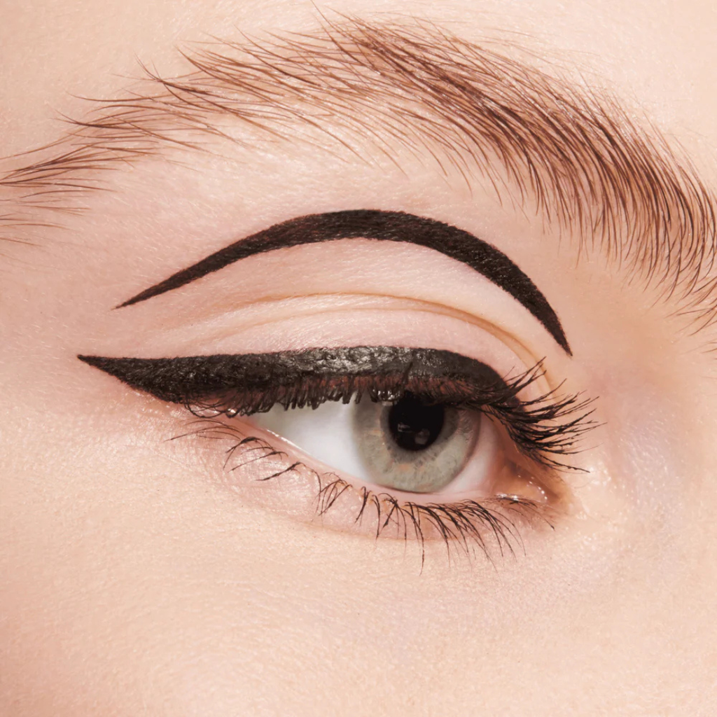 ESSENCE Delineador de Ojos Extra Long-Lasting – Black Fever