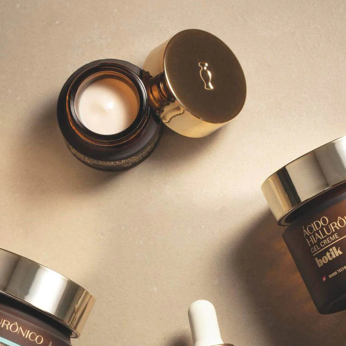 Crema Contorno de Ojos Reductora de Arrugas con Ácido Hialurónico y Cafeína – 15 g – Botik | O Boticário