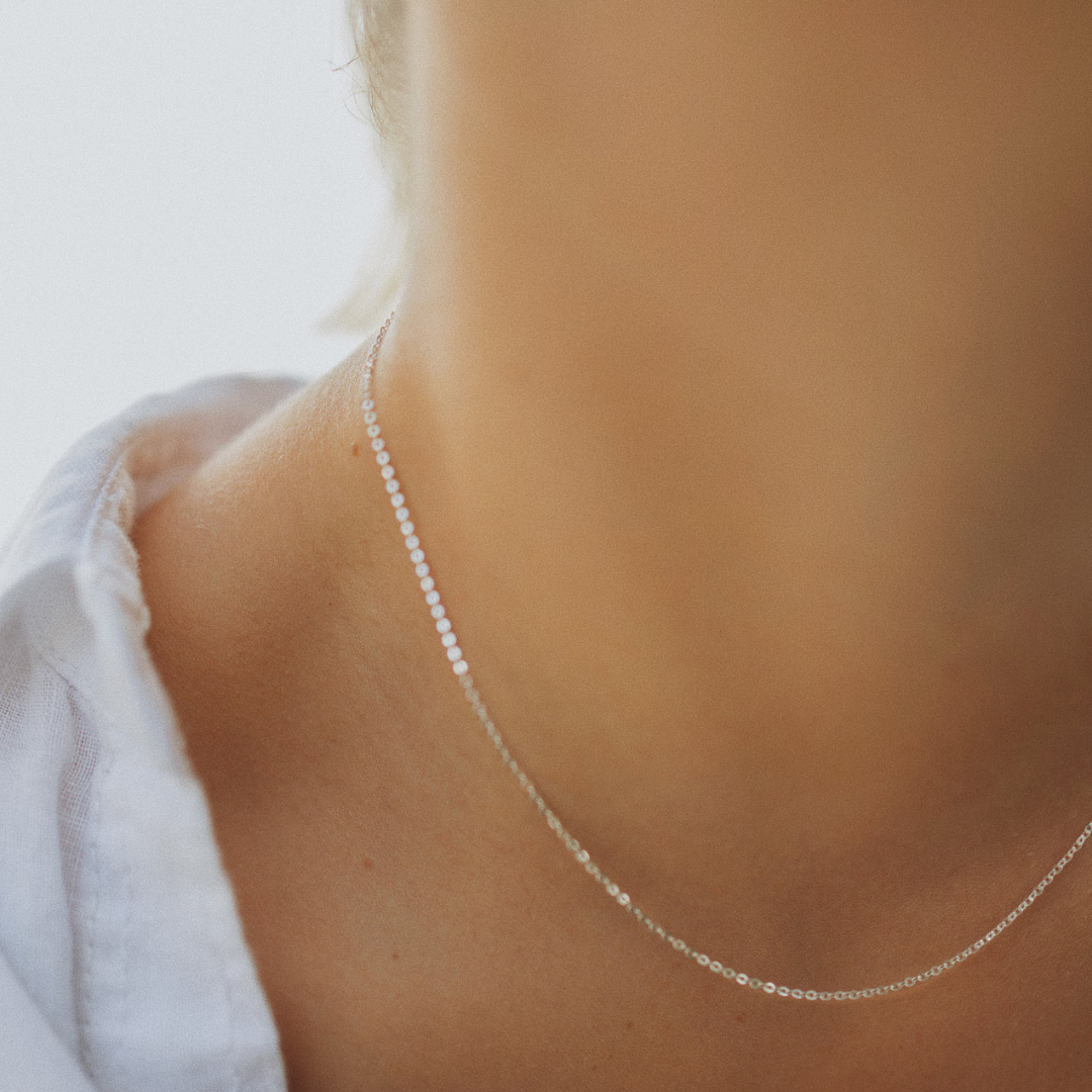 Cadena Minimalista de Eslabones Espejados – Plata 925 (45 cm)