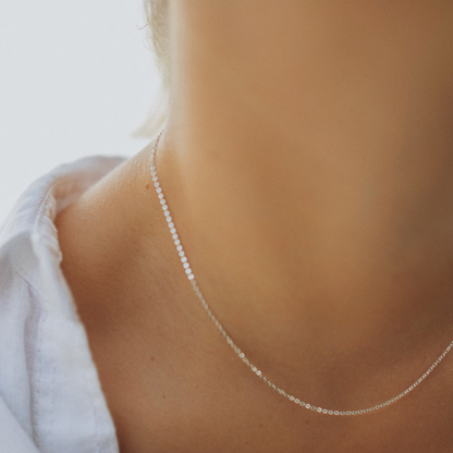 Cadena Minimalista de Eslabones Espejados – Plata 925 (45 cm)