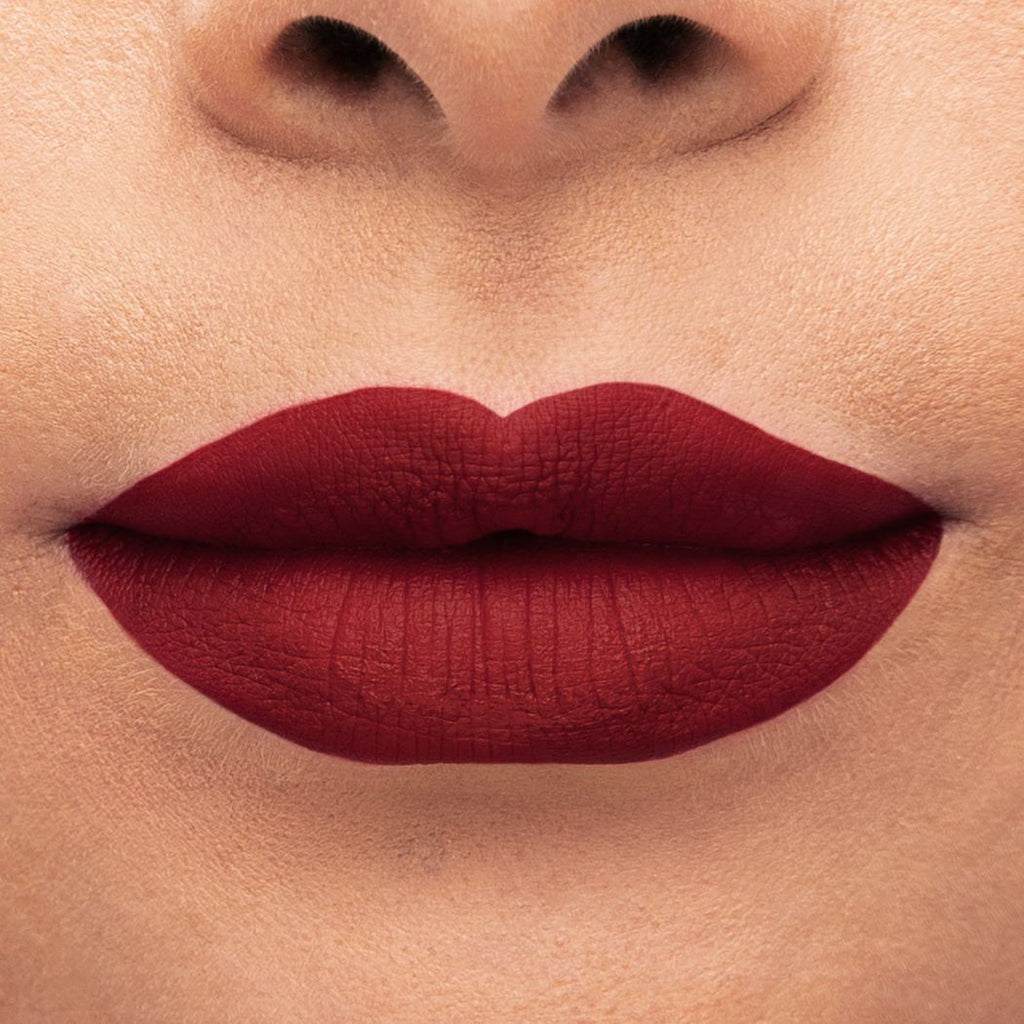 Labial Líquido Resist de Vogue – Tono Atrevida: El Rojo Imparable